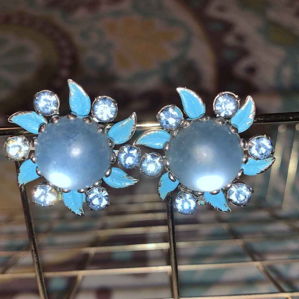 1960’s Vintage & Gorgeous Blue Rhinestone & Frosted Glass Clip Earrings